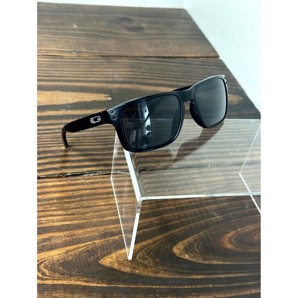 Oakley Holbrook OO9102-E555 Sunglasses Black Frame Polarized Prizm US logo